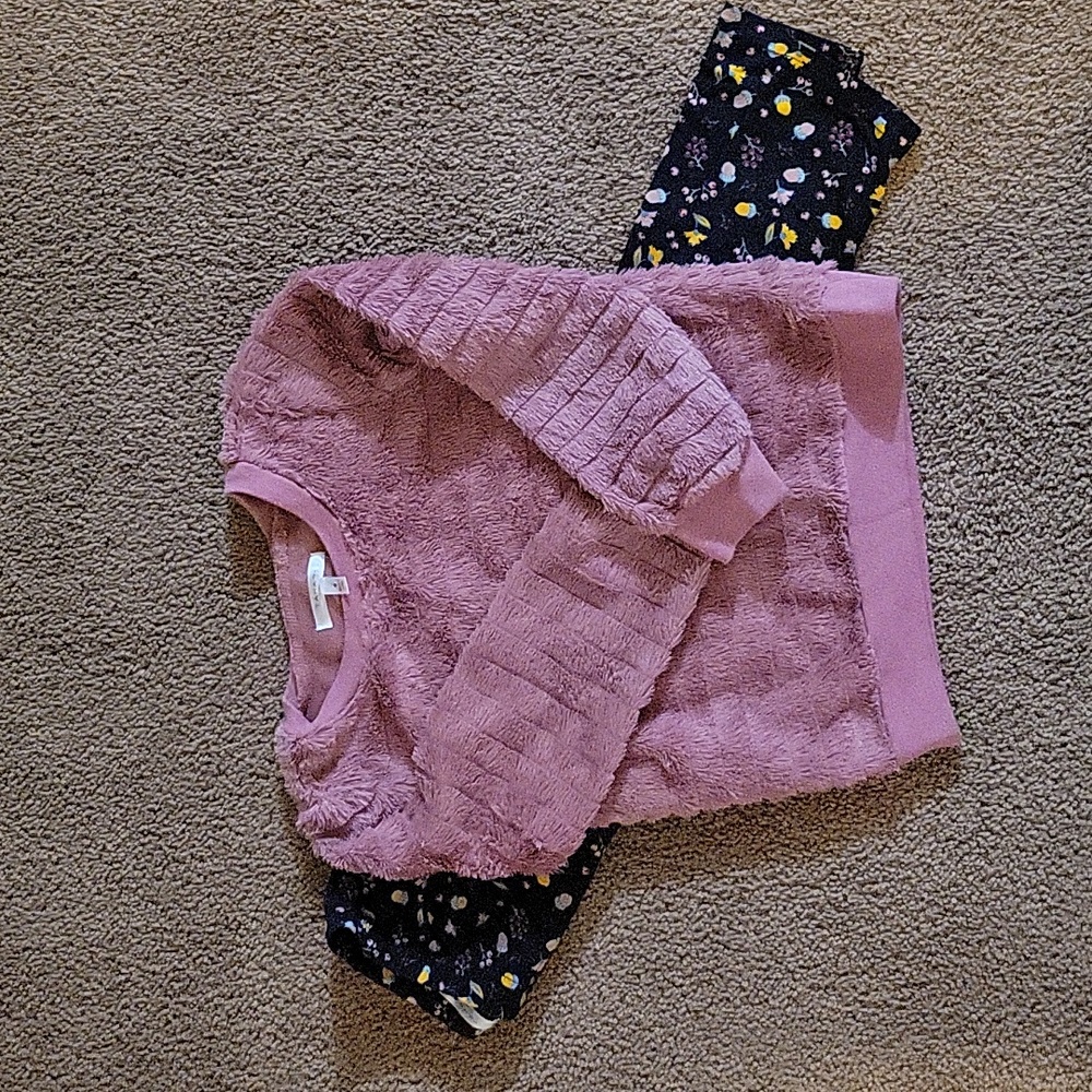 Tahari fuzzy pullover shirt jogger floral set